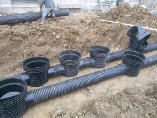 普通排水檢查井比,為何塑料檢查井更適合市政道路工程?